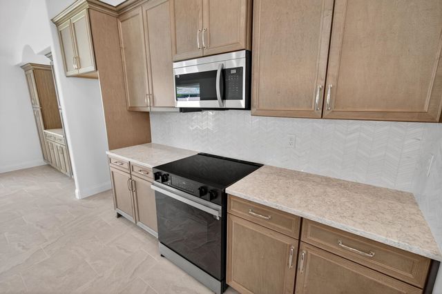 94 Renshaw Dr, Palm Coast, FL 32164