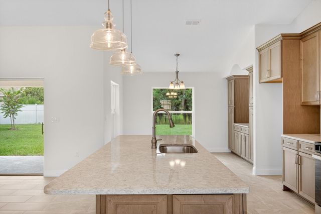 94 Renshaw Dr, Palm Coast, FL 32164