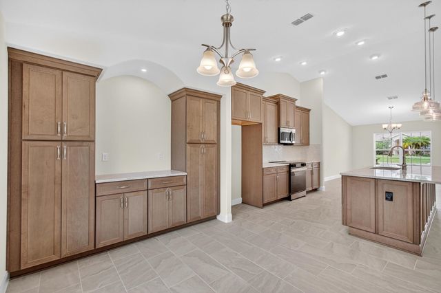 94 Renshaw Dr, Palm Coast, FL 32164