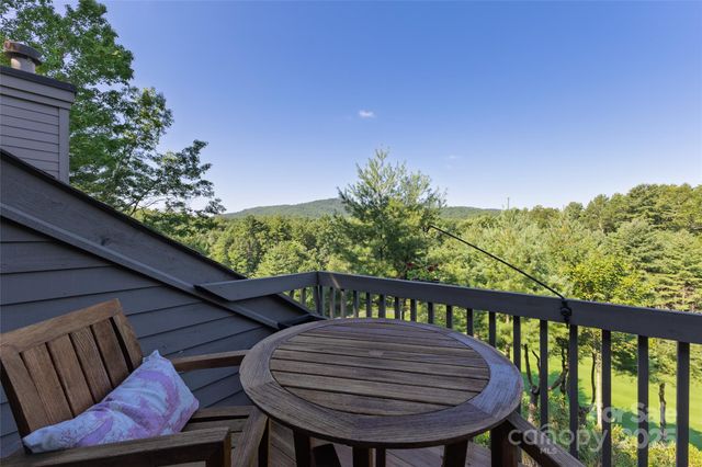 86 Racquet Club Villas Drive, Sapphire, NC 28774