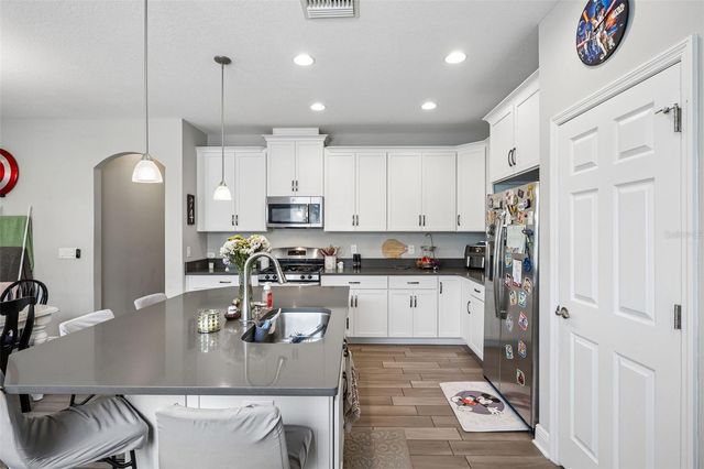 8210 MALLOW MIRROR LANE, Land O Lakes, FL 34637