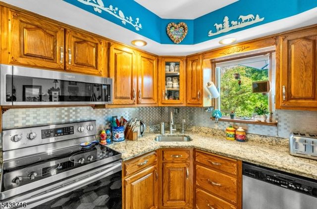 11 Rippling Brook Dr, Vernon Twp., NJ 07422
