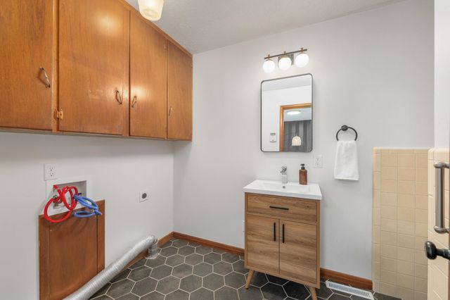 1049 N Armour St, Wichita, KS 67206