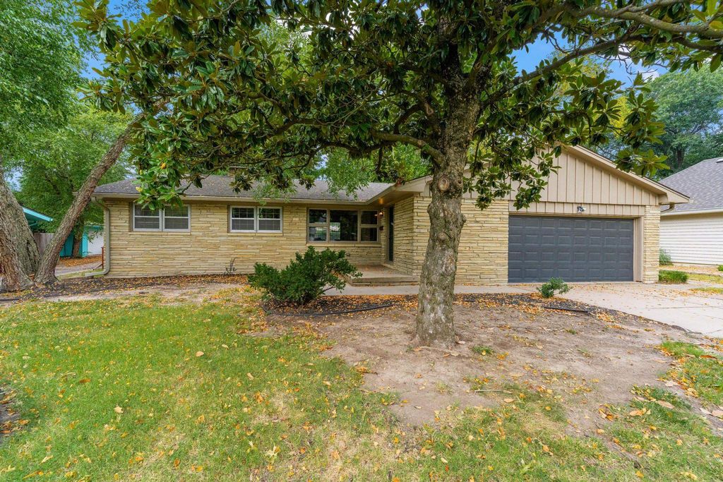 1049 N Armour St, Wichita, KS 67206