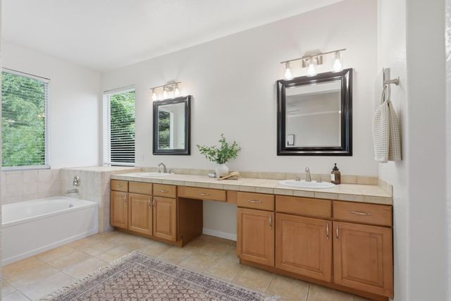 201 Connor Cir, Sacramento, CA 95835