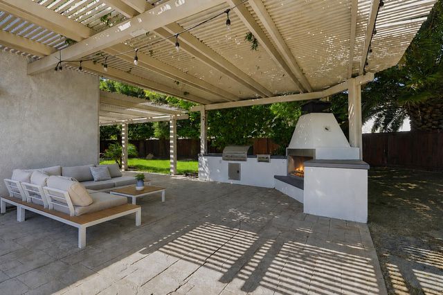 201 Connor Cir, Sacramento, CA 95835