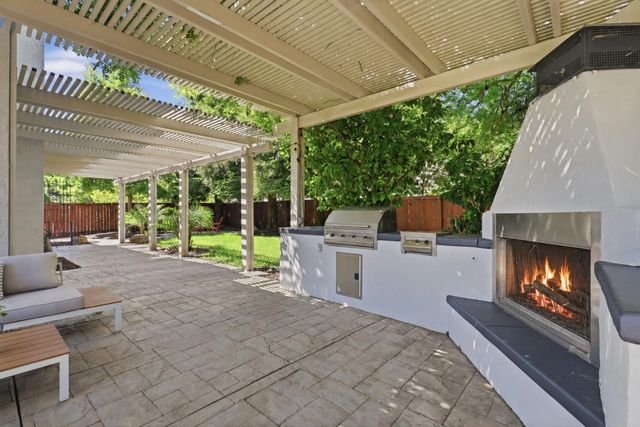 201 Connor Cir, Sacramento, CA 95835