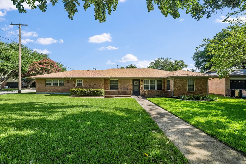 807 E Worth Street, Grapevine, TX 76051
