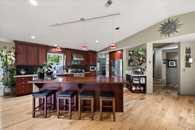 653 Windsor Dr, Benicia, CA 94510