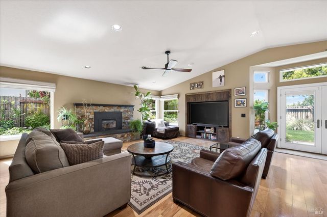 653 Windsor Dr, Benicia, CA 94510