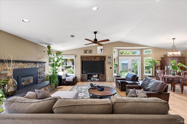 653 Windsor Dr, Benicia, CA 94510