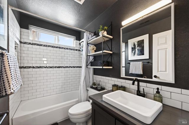 653 Windsor Dr, Benicia, CA 94510