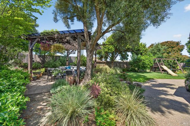 653 Windsor Dr, Benicia, CA 94510
