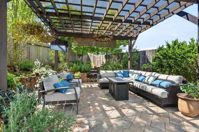 653 Windsor Dr, Benicia, CA 94510