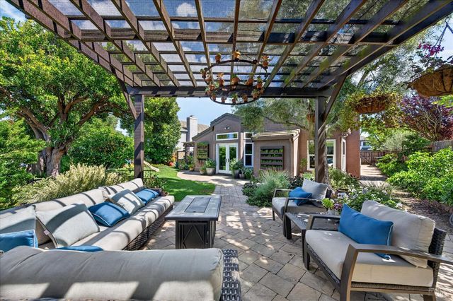 653 Windsor Dr, Benicia, CA 94510