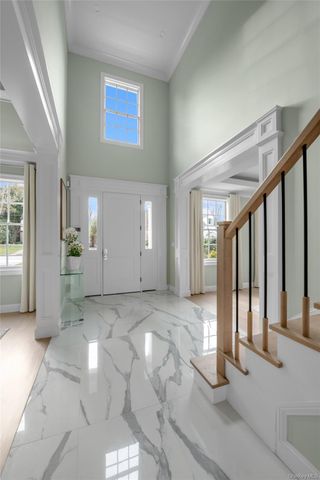 88 Plandome Court, Manhasset, NY 11030