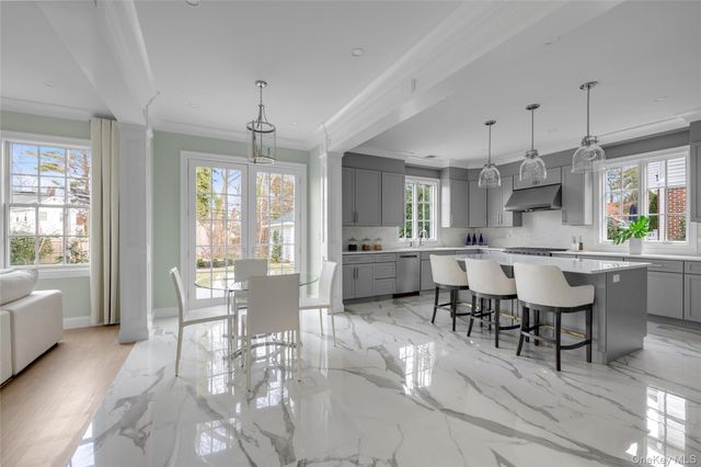 88 Plandome Court, Manhasset, NY 11030