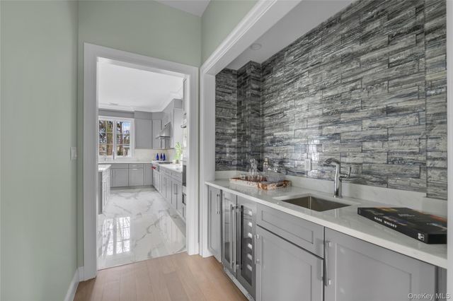 88 Plandome Court, Manhasset, NY 11030