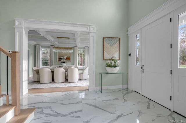 88 Plandome Court, Manhasset, NY 11030