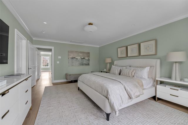 88 Plandome Court, Manhasset, NY 11030