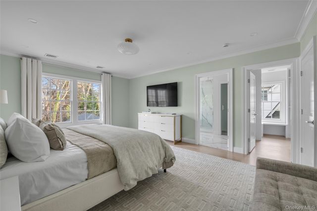 88 Plandome Court, Manhasset, NY 11030