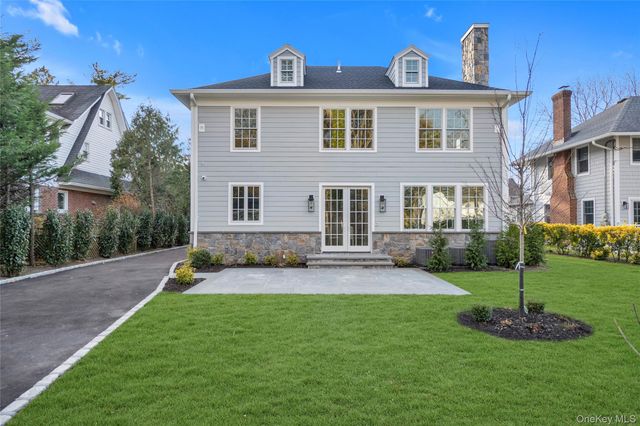 88 Plandome Court, Manhasset, NY 11030