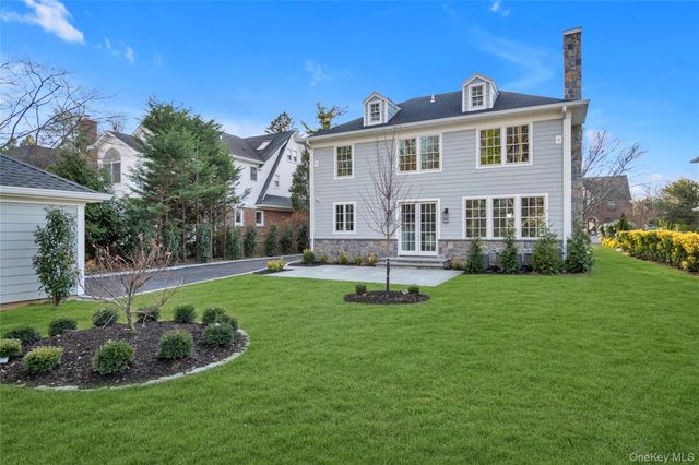 88 Plandome Court, Manhasset, NY 11030