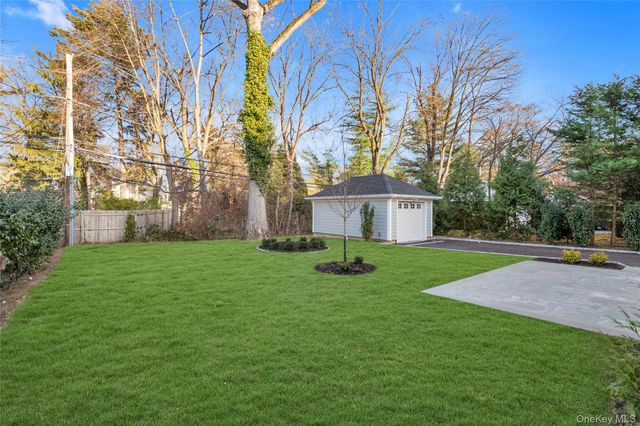 88 Plandome Court, Manhasset, NY 11030