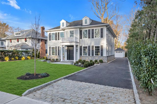 88 Plandome Court, Manhasset, NY 11030