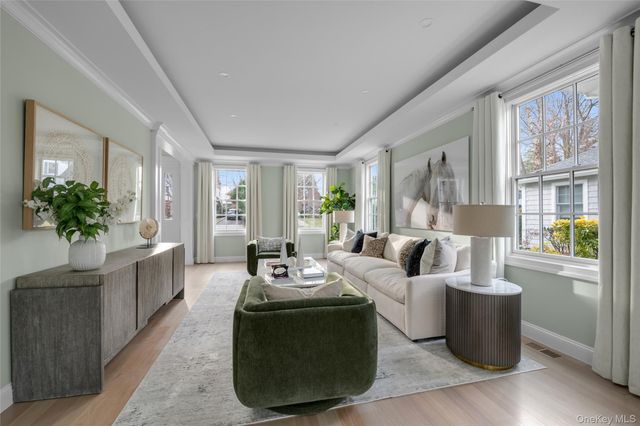 88 Plandome Court, Manhasset, NY 11030