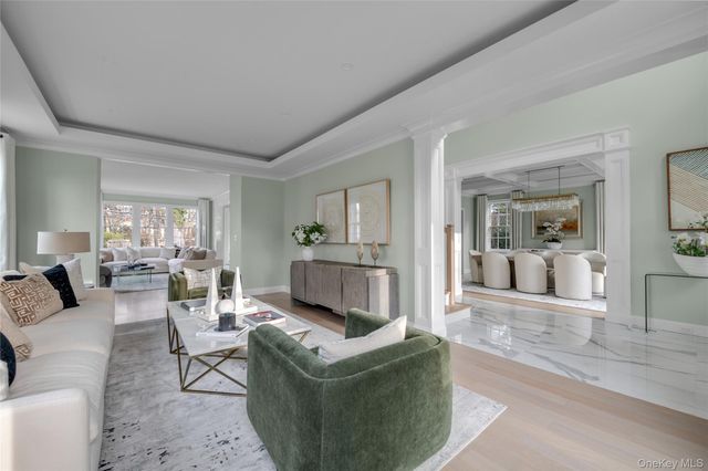 88 Plandome Court, Manhasset, NY 11030