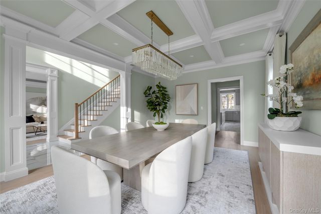 88 Plandome Court, Manhasset, NY 11030