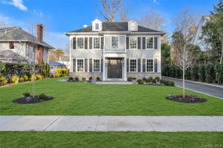 88 Plandome Court, Manhasset, NY 11030