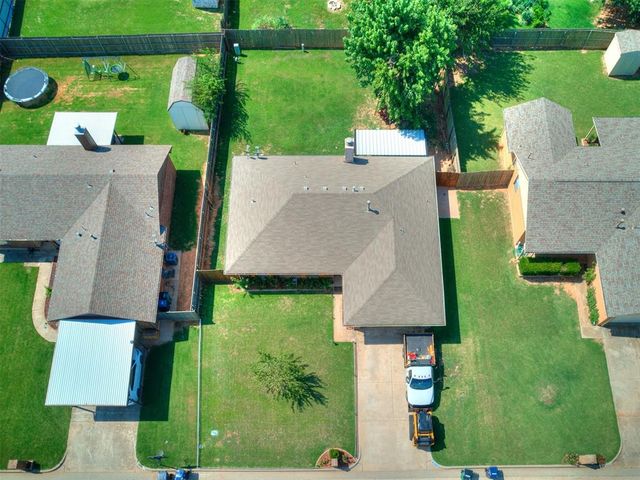 12012 Larkdale Drive, Yukon, OK 73099