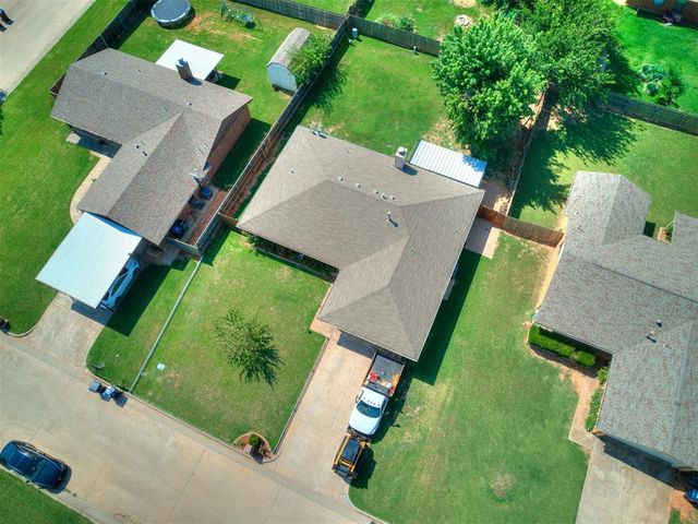 12012 Larkdale Drive, Yukon, OK 73099
