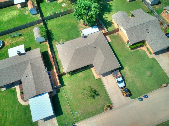 12012 Larkdale Drive, Yukon, OK 73099
