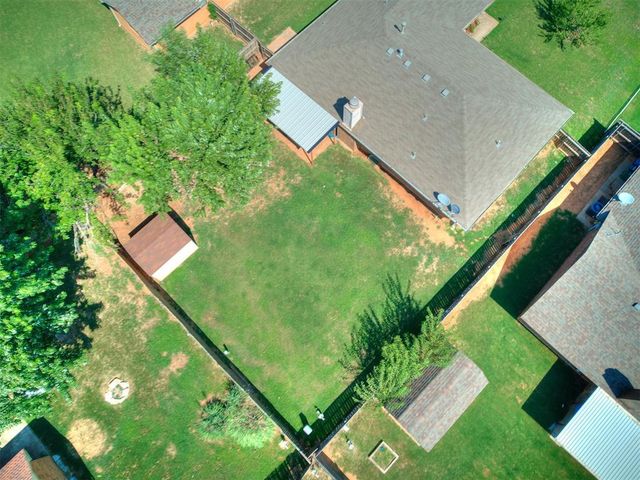 12012 Larkdale Drive, Yukon, OK 73099