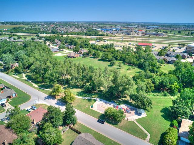 12012 Larkdale Drive, Yukon, OK 73099