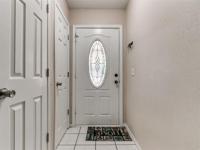 12012 Larkdale Drive, Yukon, OK 73099