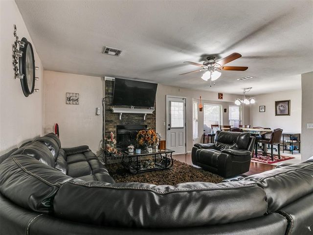 12012 Larkdale Drive, Yukon, OK 73099