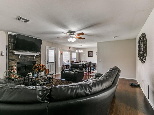 12012 Larkdale Drive, Yukon, OK 73099