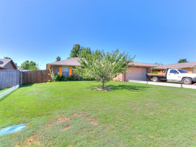 12012 Larkdale Drive, Yukon, OK 73099