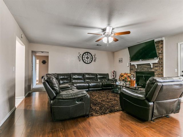 12012 Larkdale Drive, Yukon, OK 73099