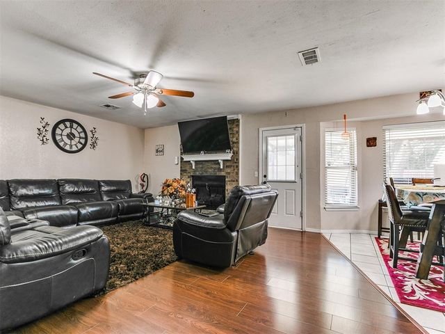 12012 Larkdale Drive, Yukon, OK 73099