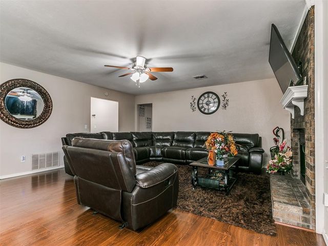 12012 Larkdale Drive, Yukon, OK 73099