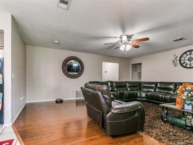 12012 Larkdale Drive, Yukon, OK 73099