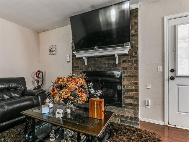 12012 Larkdale Drive, Yukon, OK 73099