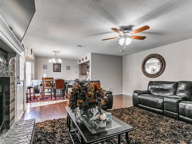 12012 Larkdale Drive, Yukon, OK 73099