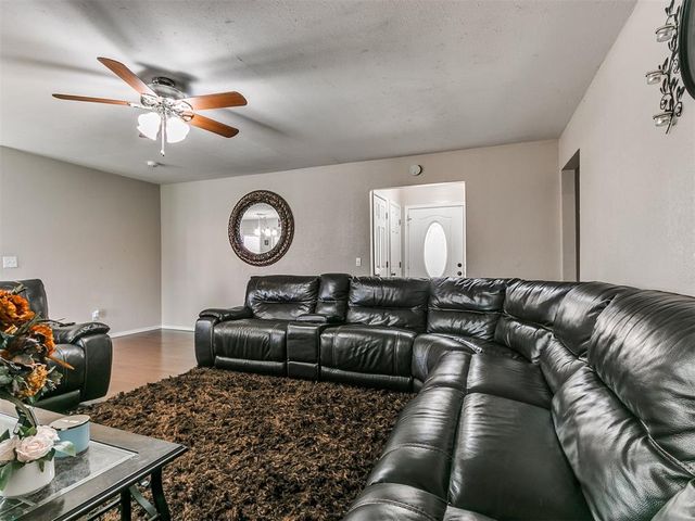 12012 Larkdale Drive, Yukon, OK 73099