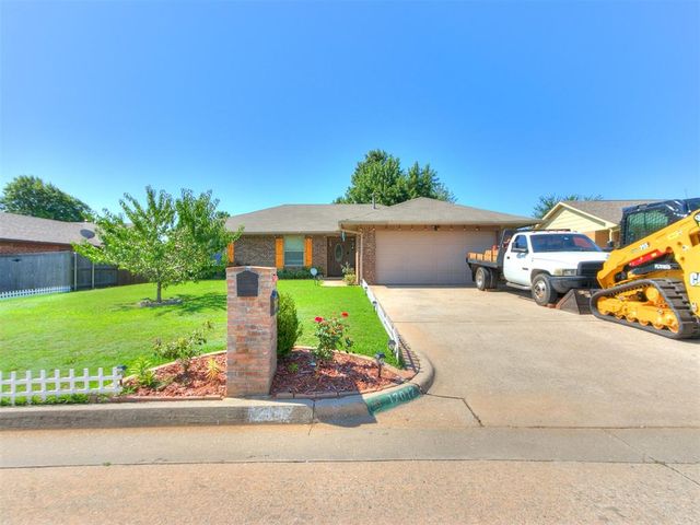 12012 Larkdale Drive, Yukon, OK 73099